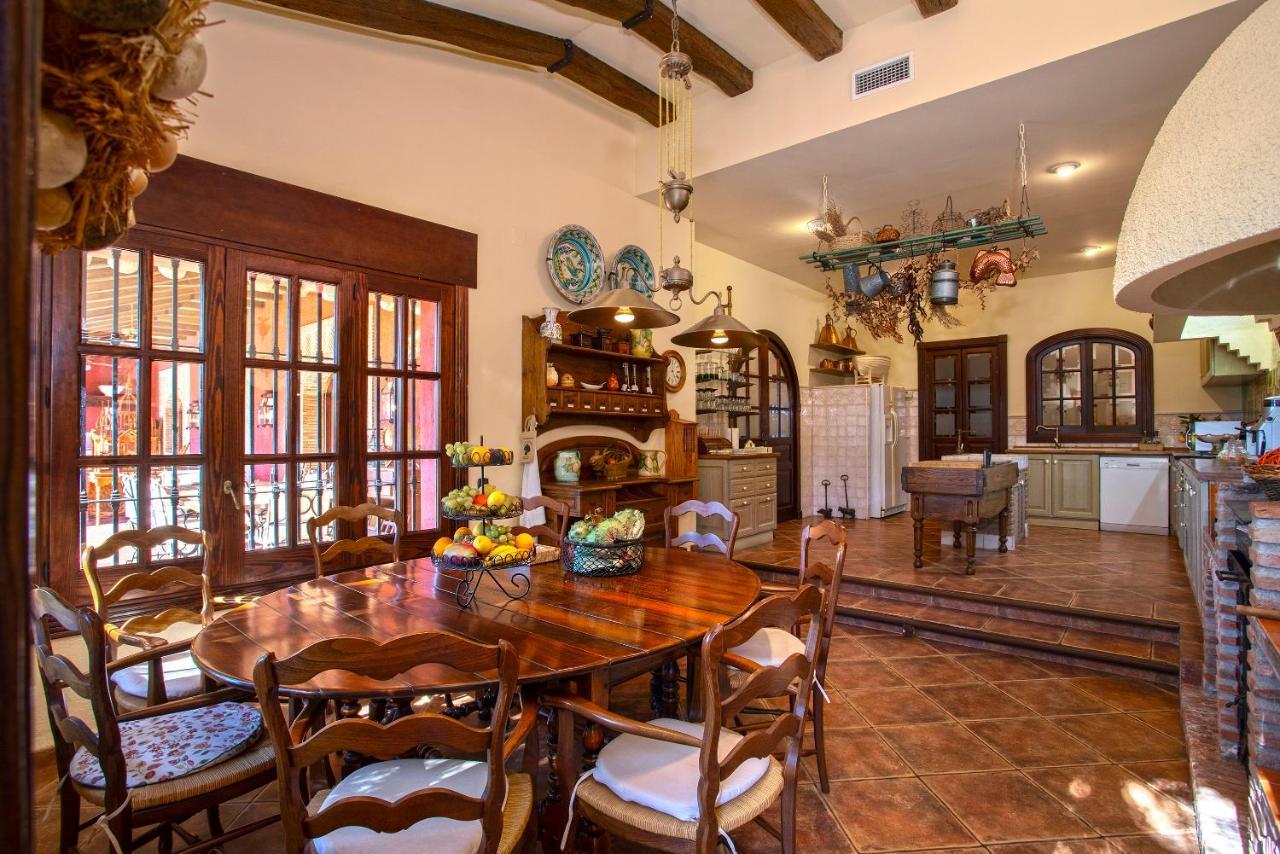Casa Flores Con Piscina Interior Climatizada Alcaucín Zewnętrze zdjęcie