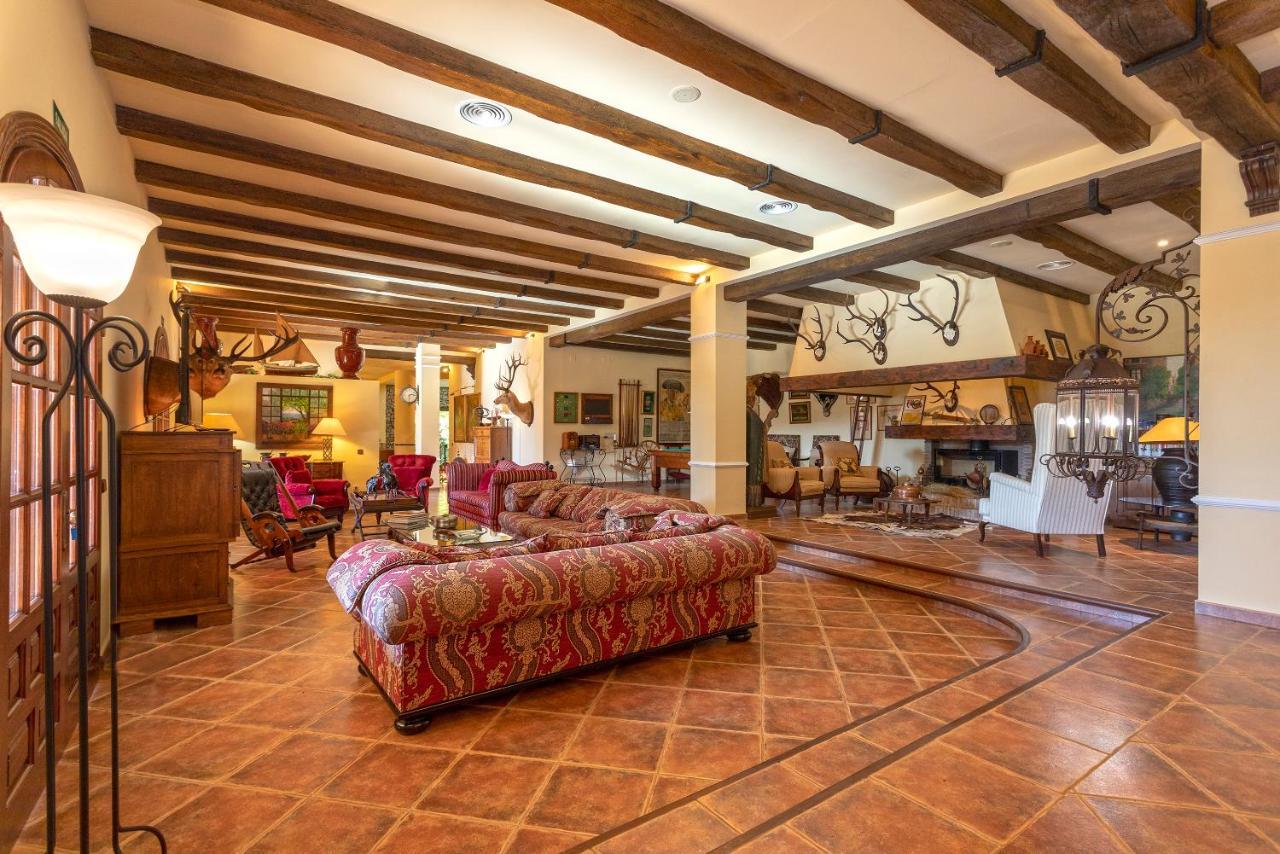 Casa Flores Con Piscina Interior Climatizada Alcaucín Zewnętrze zdjęcie