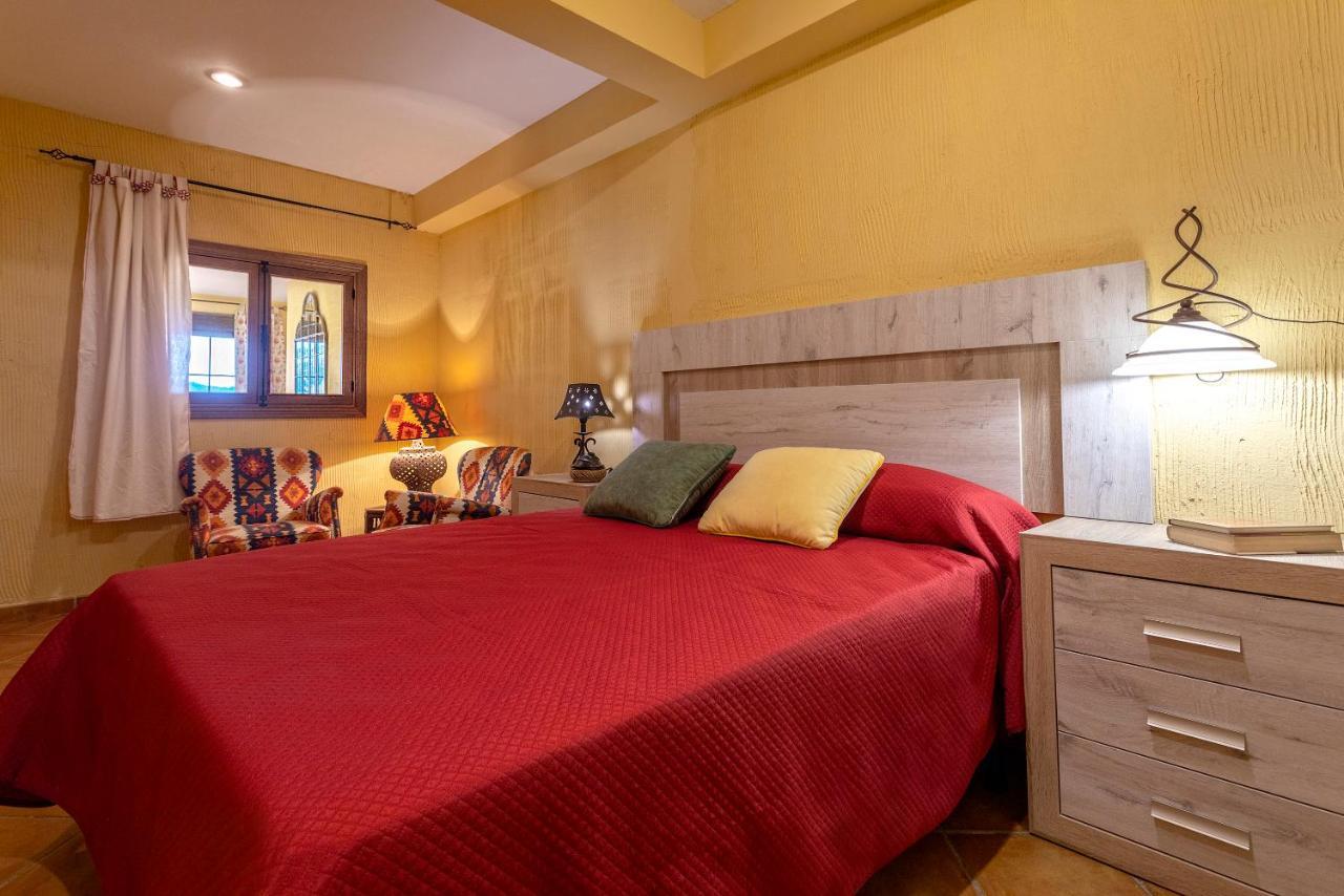 Casa Flores Con Piscina Interior Climatizada Alcaucín Zewnętrze zdjęcie