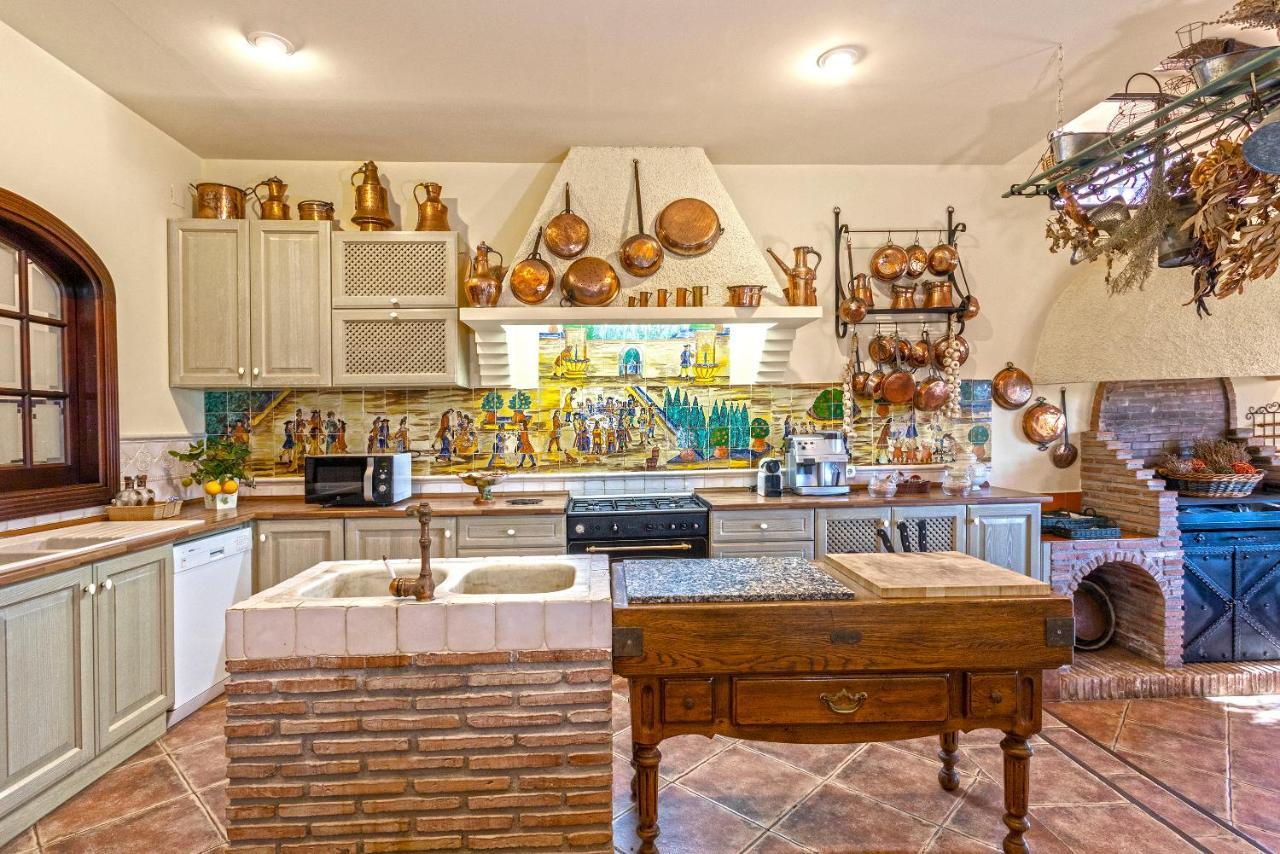 Casa Flores Con Piscina Interior Climatizada Alcaucín Zewnętrze zdjęcie