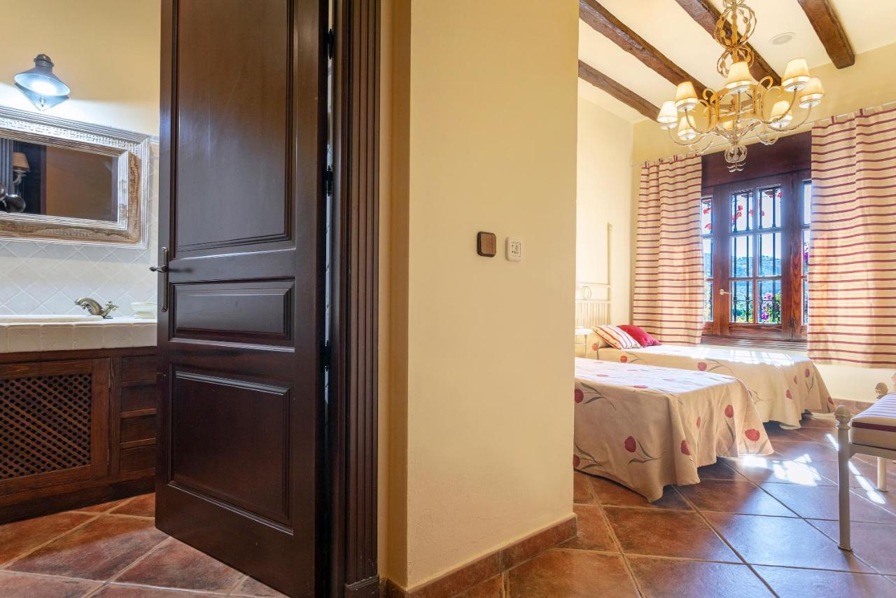 Casa Flores Con Piscina Interior Climatizada Alcaucín Zewnętrze zdjęcie